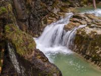 Jenbachfälle - Felsriegel bei mittlerem Wasserfall im unteren Bachabschnitt